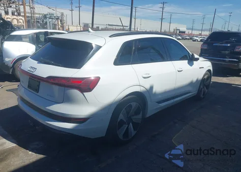 2022 Audi E-Tron Premium Plus Quattro из США, поврежденный, VIN WA1LAAGE1NB013749